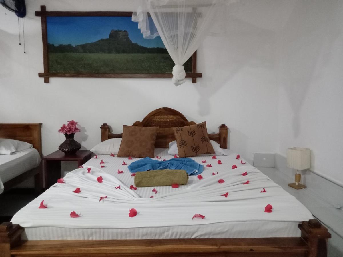 Lahiru Home Stay Sigiriya Exterior photo